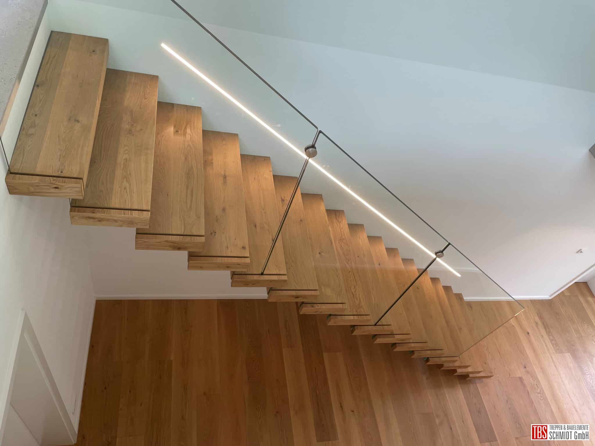 wandbeleuchtung-kragarmtreppen